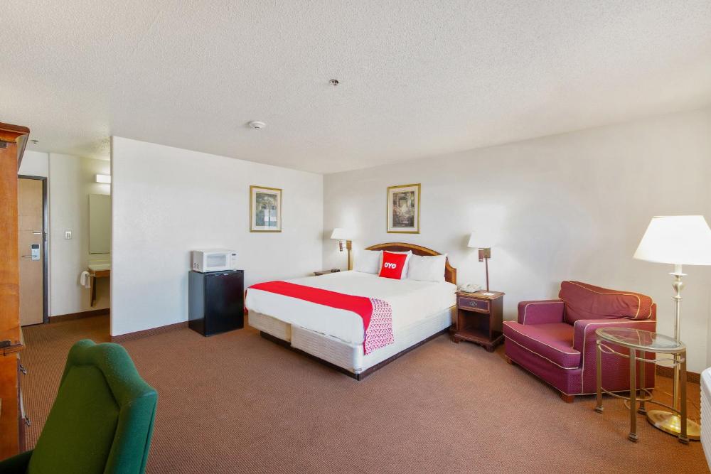 Premium King Room with Jetted Tub interior